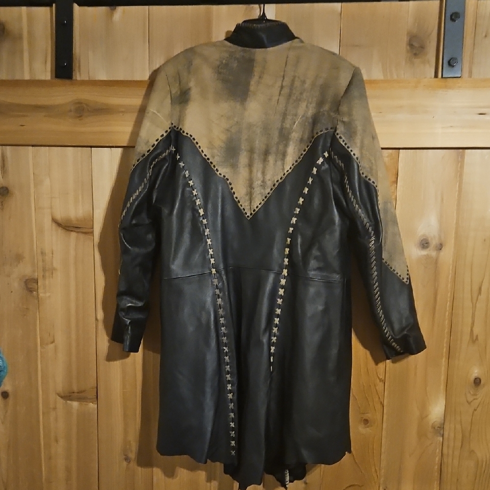 Elegant Black and Tan Genuine Leather Western Style Trench Jacket - Picture 9 of 11